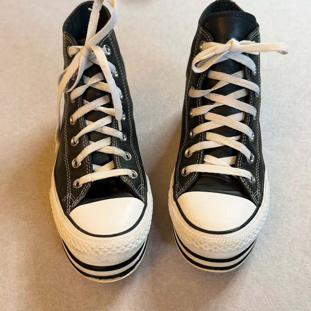 Converse Women’s Leather Platform High Top Size 8 Black